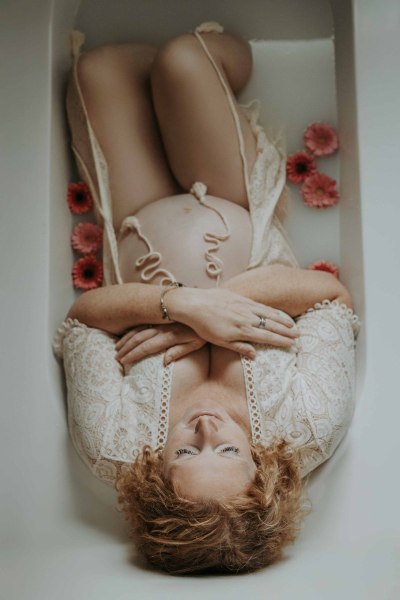 2a-Photo-grossesse-ardennes-bain