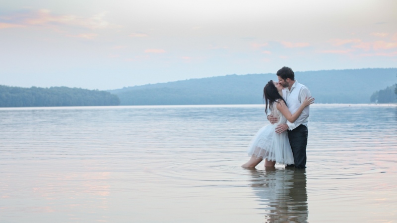 3-Séance-photo-Trash-the-dress-Ardennes-lac-Vieilles-Forges