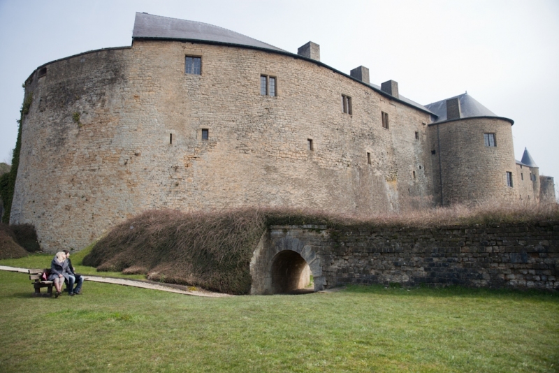 Séance-photo-en-amoureux-château-de-Sedan-1