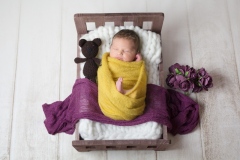 Portraits naissance studio Ardennes photo bébé Charleville petit lit