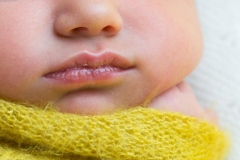 Portraits naissance studio Ardennes photo bébé détail bouche