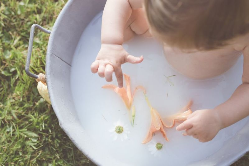 Séance-photo-enfant-bain-de-lait-Ardennes