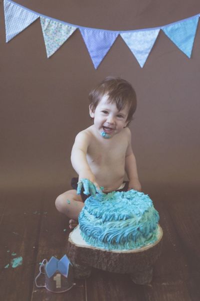 Séance-photo-enfant-studio-Ardennes-anniversaire-gateau